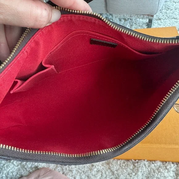 🤎 Louis Vuitton Thames GM – Damier Ebene – Red Interior - Picture 14 of 15